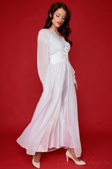 Длинный классический белый комплект для утра невесты - длинная атласная сорочка и длинный халат пеньюар из шифона и кружева